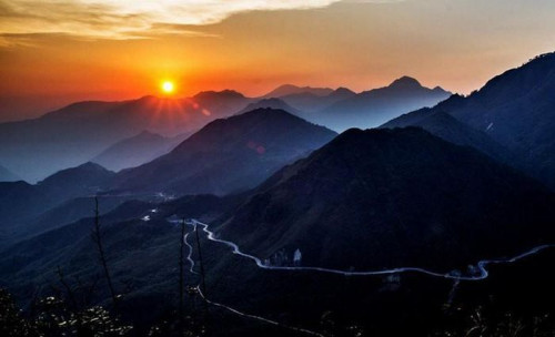 Lên đỉnh Putaleng Lai Châu: Cao đến độ liếc mắt thấy Phan Xi Păng