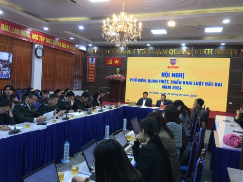 Lai Châu: Công chức, viên chức ngành Tư pháp và Cục Thi hành án dân sự tỉnh tham dự Hội nghị Phổ biến, quán triệt, triển khai Luật Đất đai năm 2024