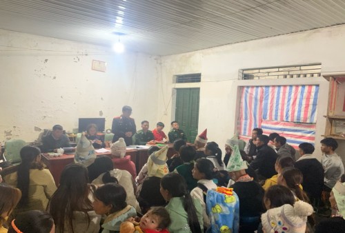 Viện kiểm sát nhân dân huyện Phong Thổ tổ chức tuyên truyền pháp luật tại bản Gia Khâu, xã Sì Lở Lầu, huyện Phong Thổ