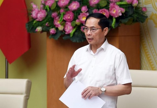 Phó Thủ tướng Bùi Thanh Sơn yêu cầu phải tăng cường áp dụng công nghệ hiện đại, chuyển đổi số vào trong công tác chống buôn lậu, gian lận thương mại và hàng giả, trong đó có thuế điện tử, hoá đơn điện tử