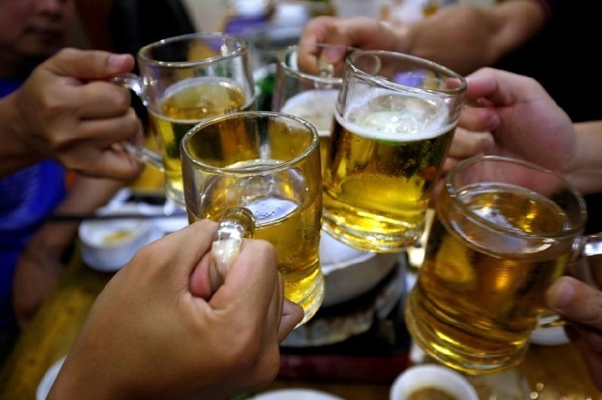 Từ 15/11/2020, lôi kéo người khác uống rượu bia, phạt đến 1 triệu đồng
