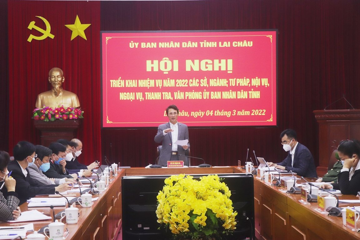 Phó Chủ tịch UBND tỉnh Hà Trọng Hải chủ trì Hội nghị.