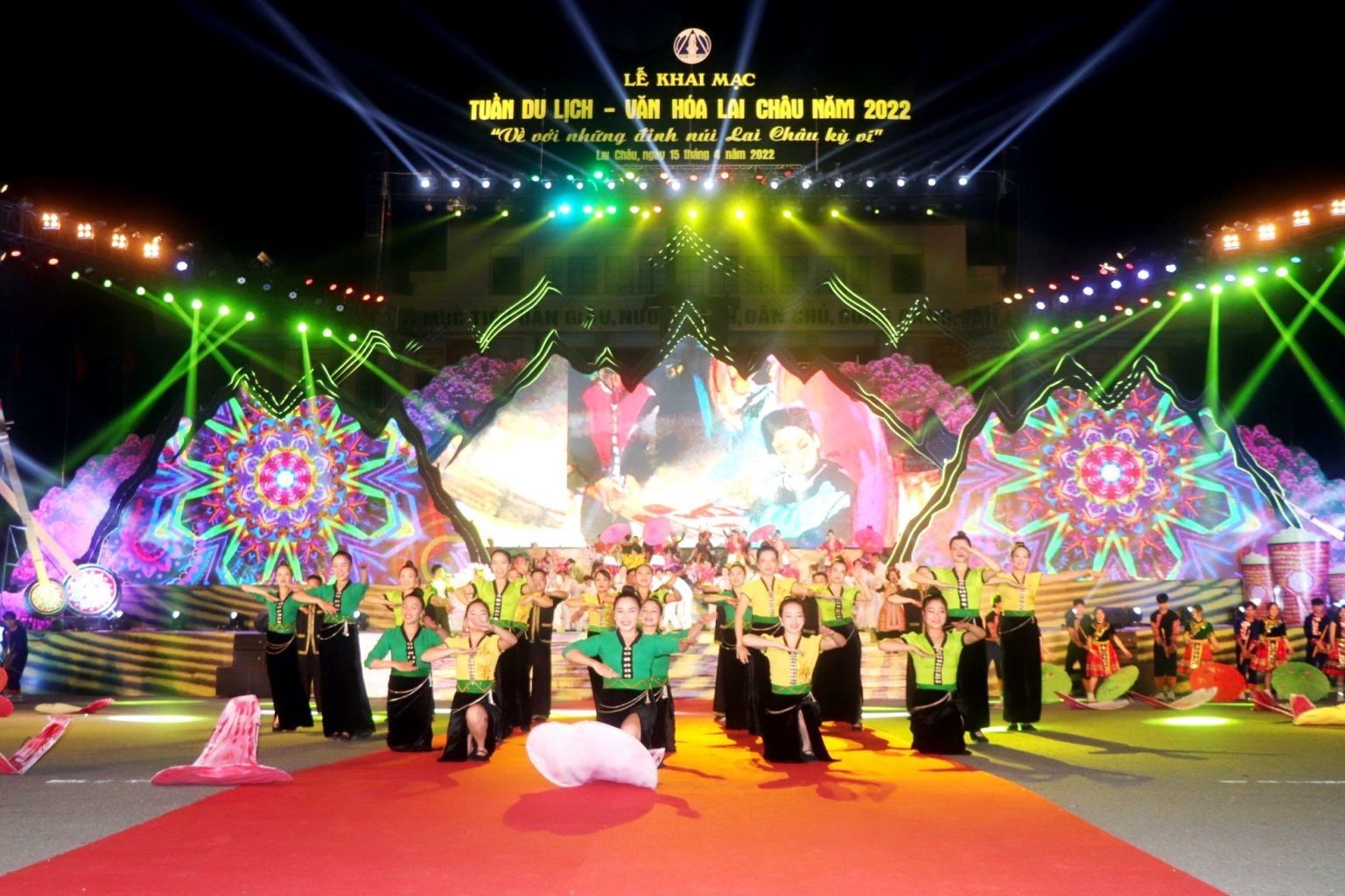 Màn khai từ mang tinh thần hân hoan chào đón Tuần Du lịch - Văn hóa Lai Châu năm 2022