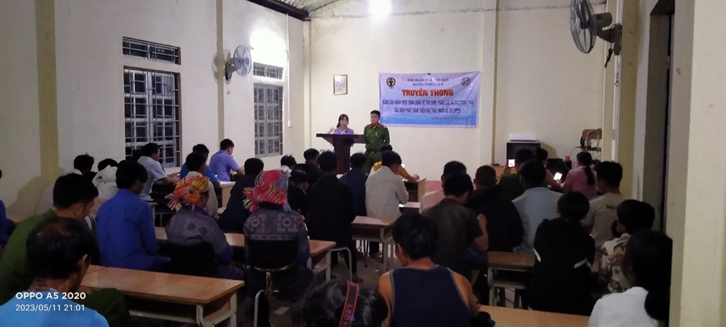 Viện kiểm sát nhân dân huyện Than Uyên tổ chức tuyên truyền, phổ biến giáo dục pháp luật tại xã Tà Mung