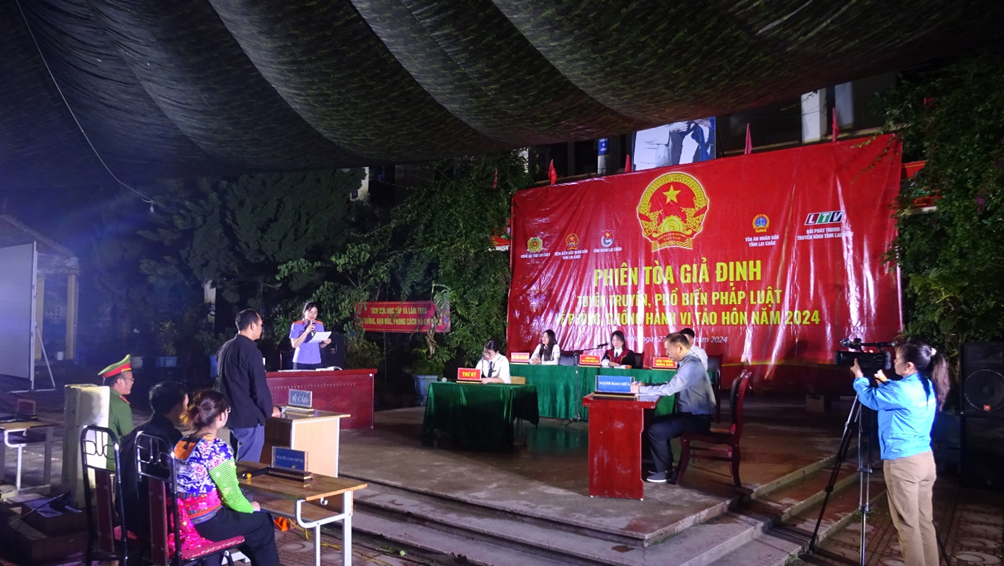 Viện Kiểm sát nhân dân tỉnh Lai Châu phối hợp tuyên truyền pháp luật trên địa bàn huyện Sìn Hồ thông qua phiên tòa giả định
