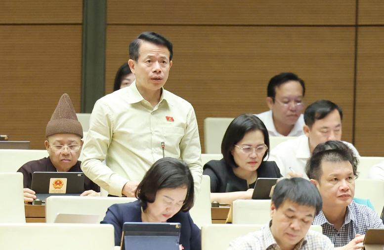 Đại biểu Nguyễn Hải Dũng (Đoàn Nam Định) phát biểu thảo luận tại Hội trường sáng 14/5