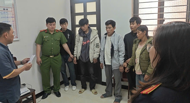 VKSND khu vực 4 kiểm sát hoạt động mở niêm phong, cân xác định khối lượng chất ma túy trong vụ việc bắt quả tang