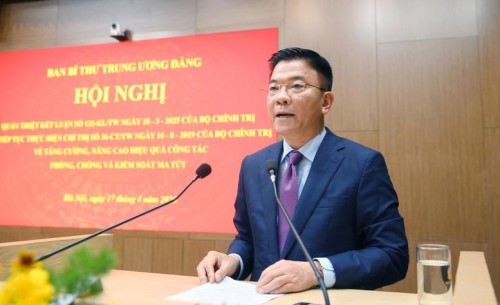 Phó Thủ tướng Lê Thành Long đề nghị Bộ Công an, Bộ Công Thương khẩn trương triển khai thực hiện ngay các nhiệm vụ được giao về định danh và cập nhật xây dựng cơ sở dữ liệu về các chất ma tuý và tiền chất ma tuý thuộc lĩnh vực quản lý