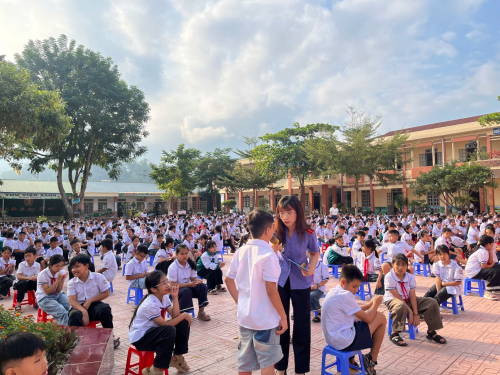 Học sinh trường Tiểu học Than Uyên tích cực tham gia, hưởng ứng các nội dung tuyên truyền