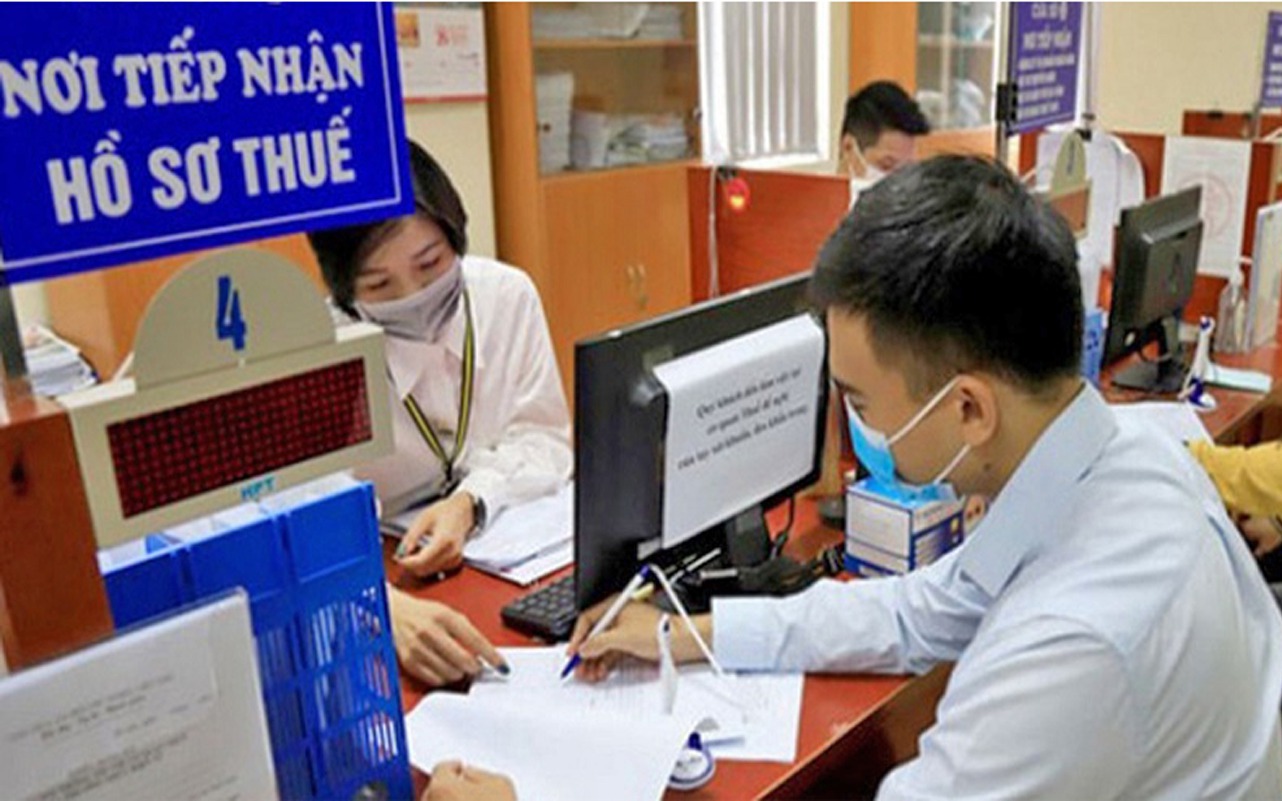 Chậm nộp hồ sơ khai thuế khi phải nộp lại do thay đổi kỳ tính thuế