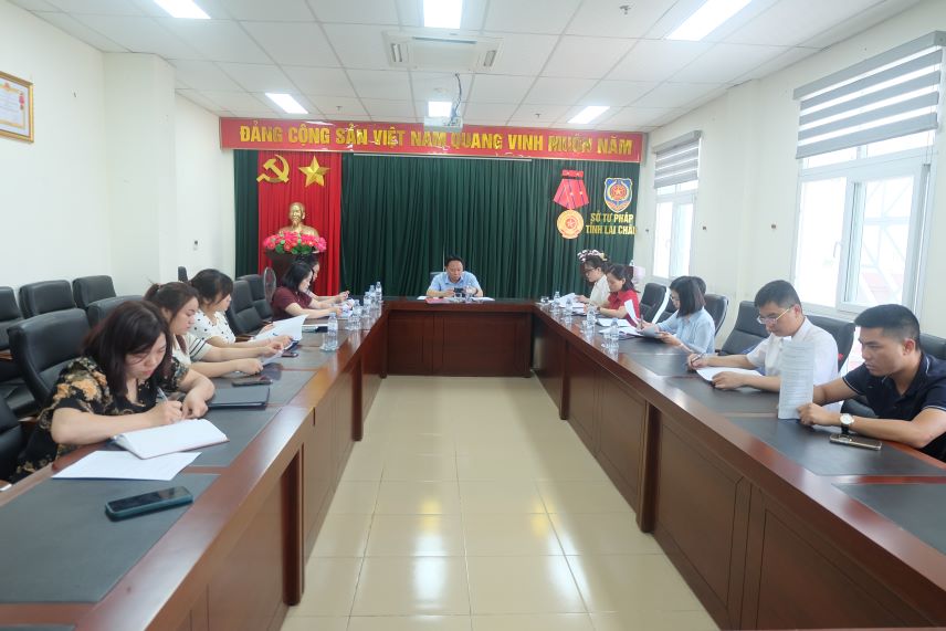 Quang cảnh buổi làm việc