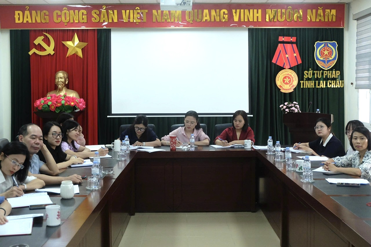 Hội nghị toàn quốc nghiên cứu, học tập, quán triệt và triển khai thực hiện Nghị quyết Hội nghị lần thứ tư Ban Chấp hành Trung ương Đảng khóa XIV